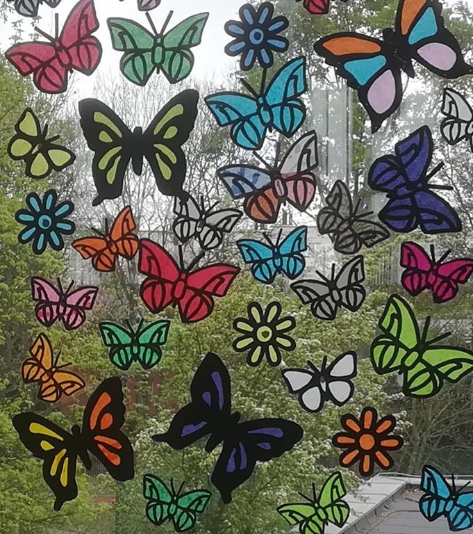 Witrażowe  motyle