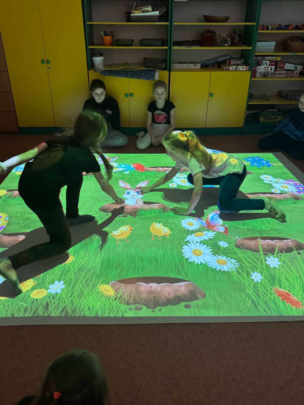 Zabawy na dywanie interaktywnym