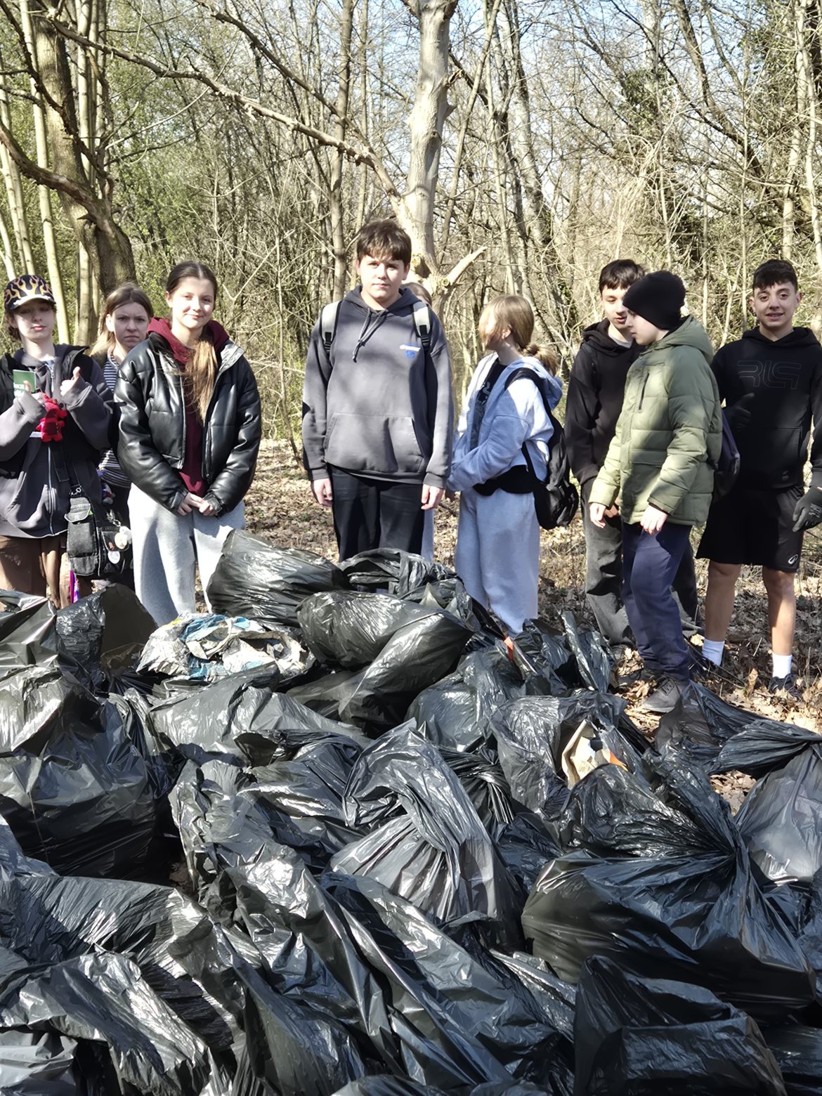 Szkolne Koło Wolontariatu SP111 w ekologicznej akcji Smocze sprzątanie.