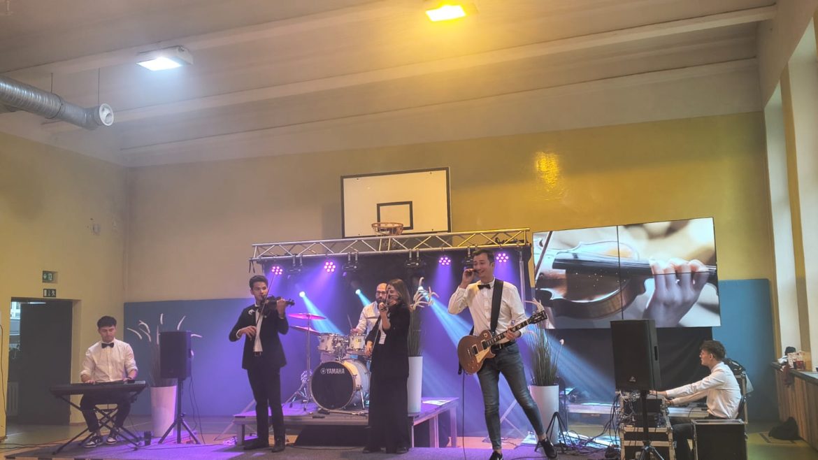 Muzyczna podróż w świat instrumentów smyczkowych.